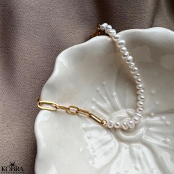 "Nirvana" guld armbnd med gte hvide ferskvandsperler