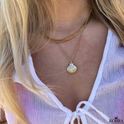  "Shiela" gold locket shaped like a clam