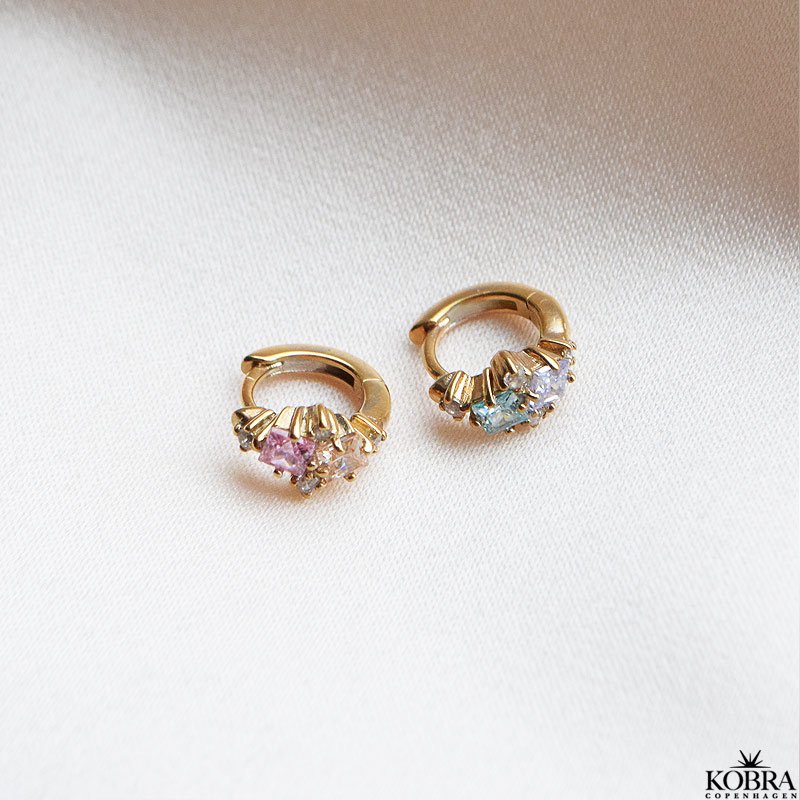 "Angelina" sm hoops i guld med farvede sten