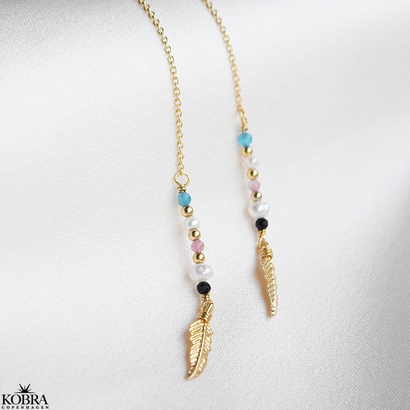 "Miu" 18 karat forgyldte reringe med perler, sten og fjer