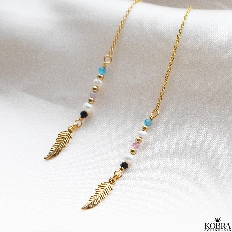 "Miu" 18 karat forgyldte reringe med perler, sten og fjer