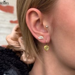 "Windy" gold ear studs in a unique design