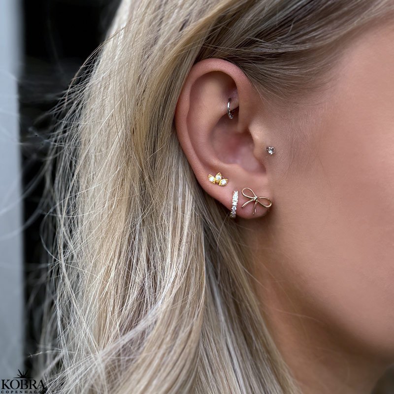 "Honey" small creoles in gold with stones