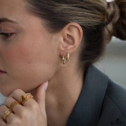 "Beady" guld øreringe / hoops med perler