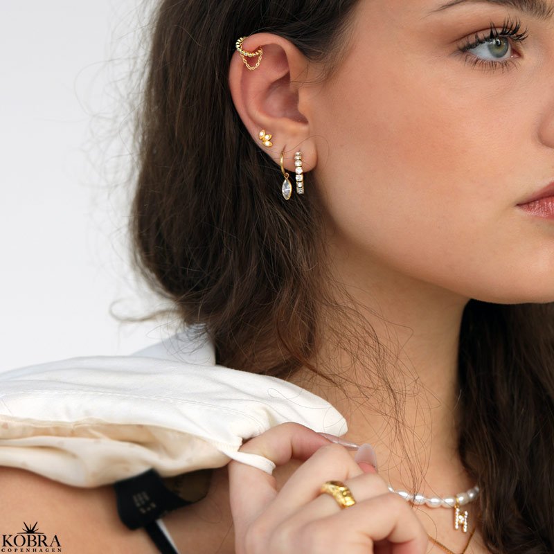 "Colleen" 18 carat gold plated earcuff with chain