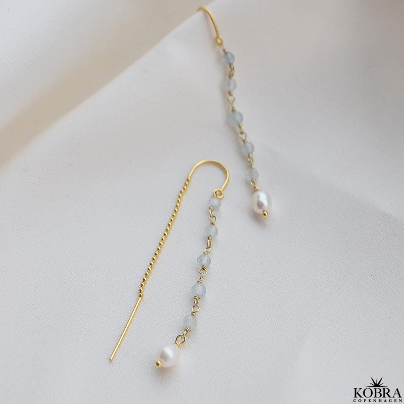 "Ellish" guld retrde med bl aquamariner samt hvid ferskvandsperle