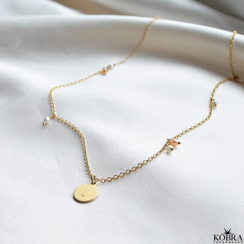 "Wilma" pearl necklace with mini id tag in gold plated