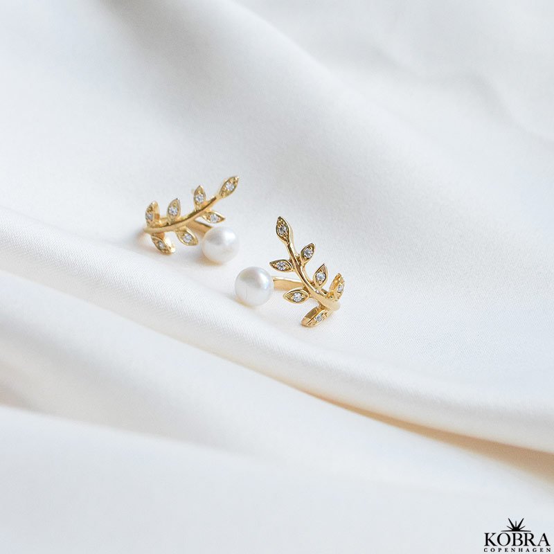 "Miranda" 18 karat forgyldte perlereringe med sten og gte ferskvandsperler