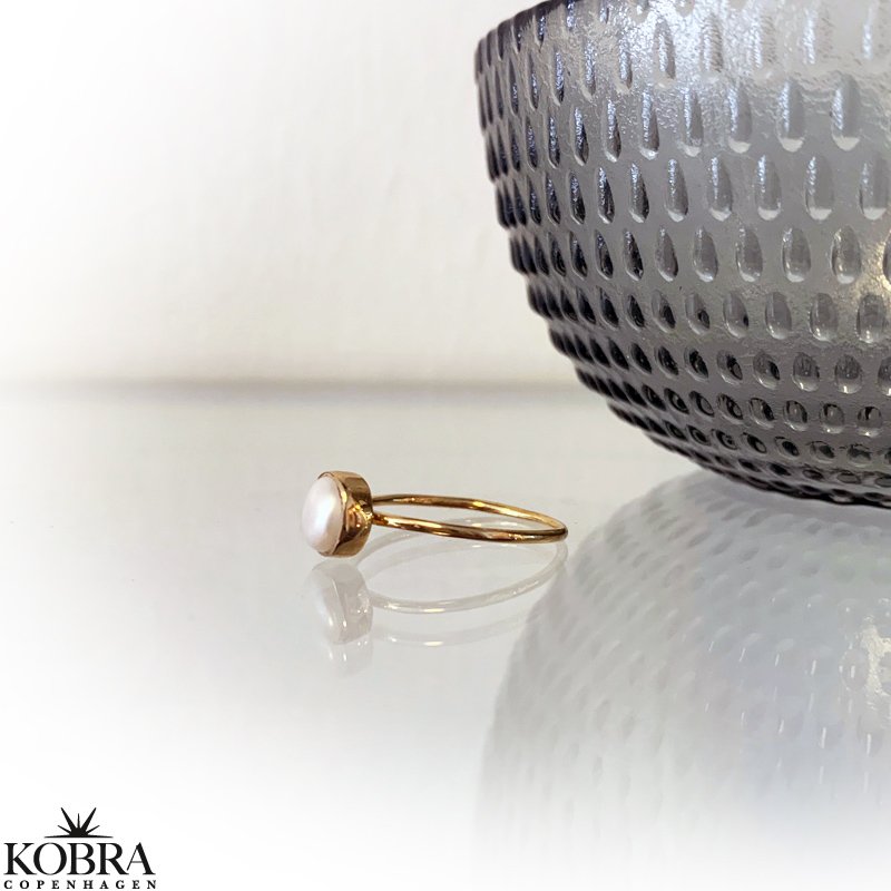 "Luxi" guld ring med gte ferskvandsperle
