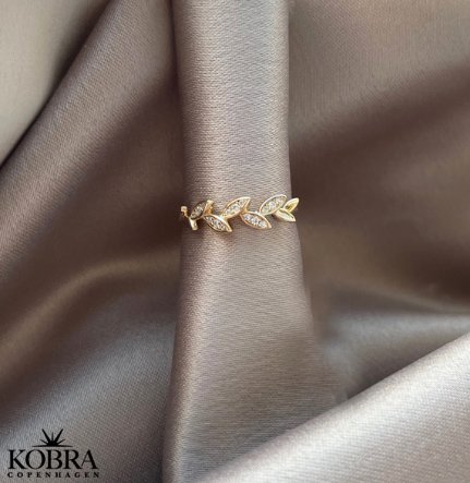 "Janelle" enkel guld ring med blade  og sten