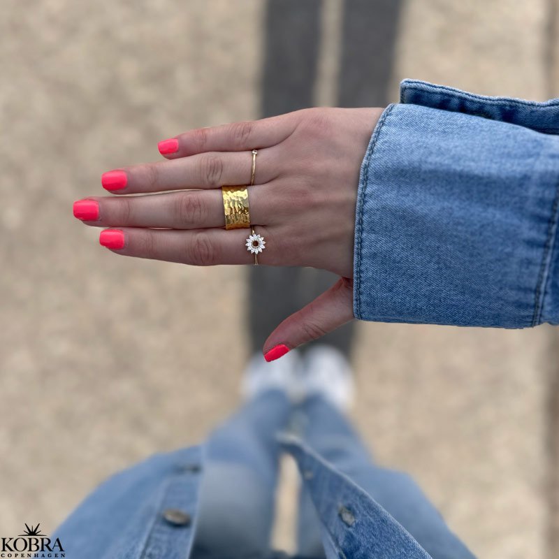 "Glamour" unique gold ring with stones and floral motif