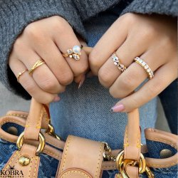 "Romina" guld ring spkket med hvide sten