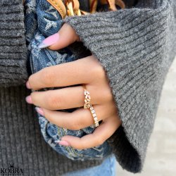 "Romina" guld ring spkket med hvide sten