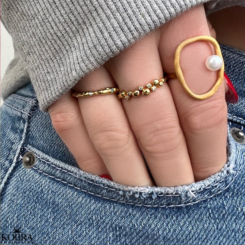 "Hailey" enkel guld ring med bl sten