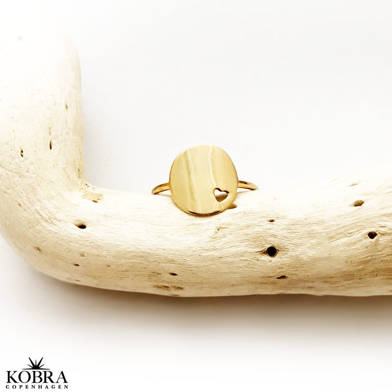 "Rachel" smuk guld ring med hjerte og mulighed for personlig indgravering