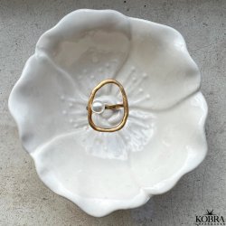 "Selma" large gold ring with freshwater pearl