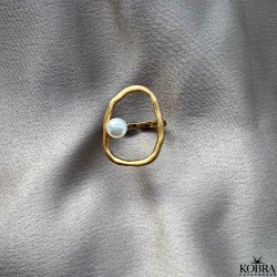 "Selma" large gold ring with freshwater pearl