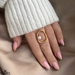 "Selma" large gold ring with freshwater pearl