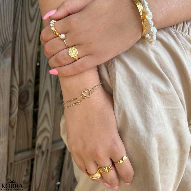 "Lilo" simple gold bracelet with small heart