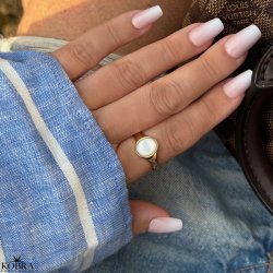 "Flora" gold ring with mother of pearl