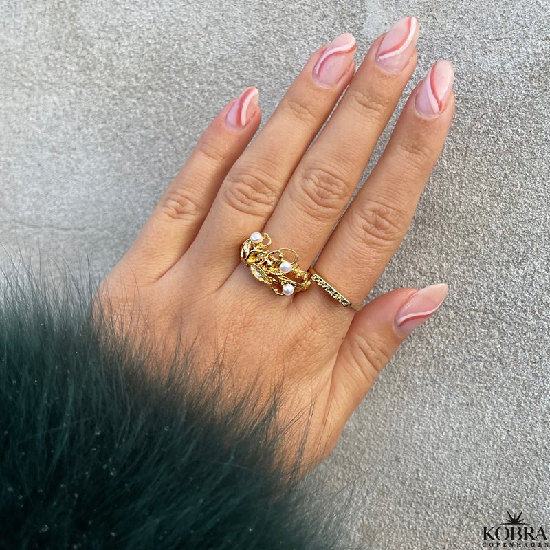 "Marina" gold leaf ring with pearls