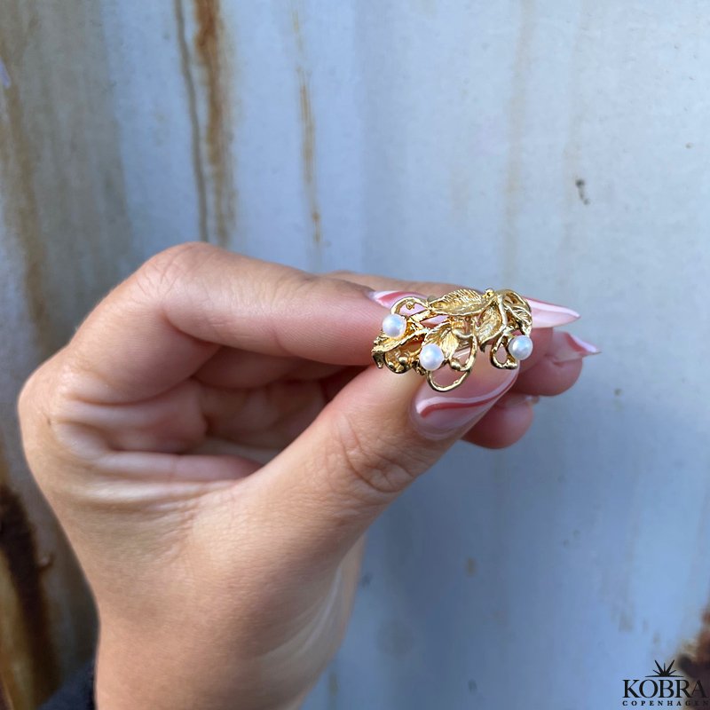 "Marina" gold leaf ring with pearls