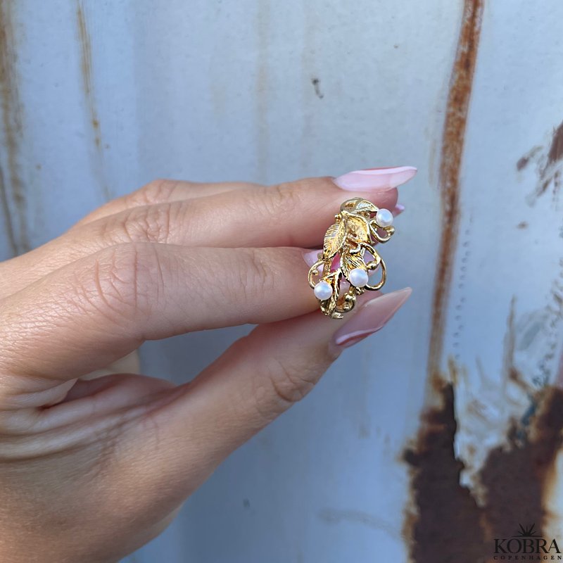 "Marina" gold leaf ring with pearls