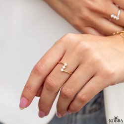  "Ellaine" beautiful unique gold ring with 3 stones