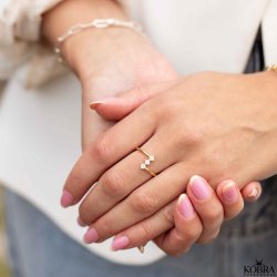  "Ellaine" beautiful unique gold ring with 3 stones