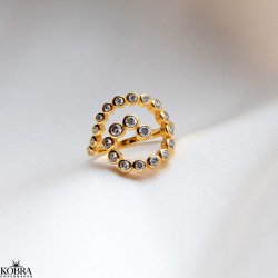 "Pool" smuk guld ring med hvide zirkonia sten