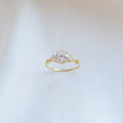 "Rosalia" 18 carat goldplated Ring � White Zirconia