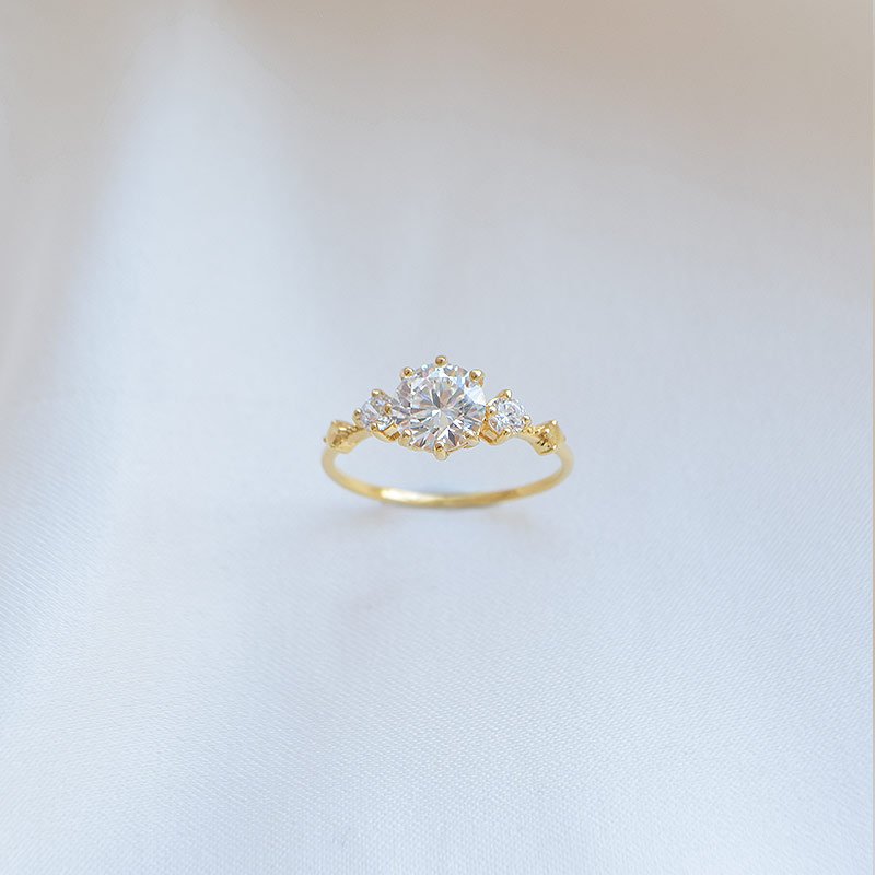 "Rosalia" 18 carat goldplated Ring � White Zirconia