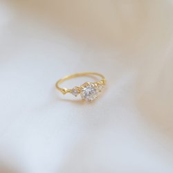"Rosalia" 18 carat goldplated Ring � White Zirconia