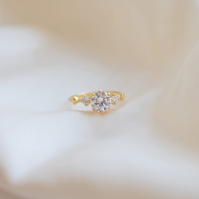"Rosalia" 18 carat goldplated Ring � White Zirconia