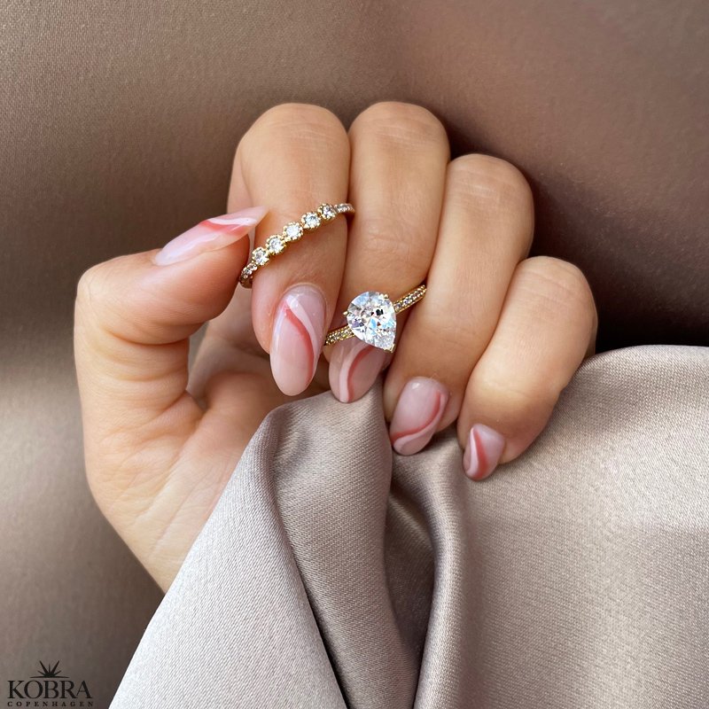 "Evelyn" gold ring with large teardrop-shaped stone