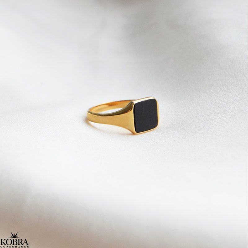  "Midnight" guld signet ring med sort onyx til mnd