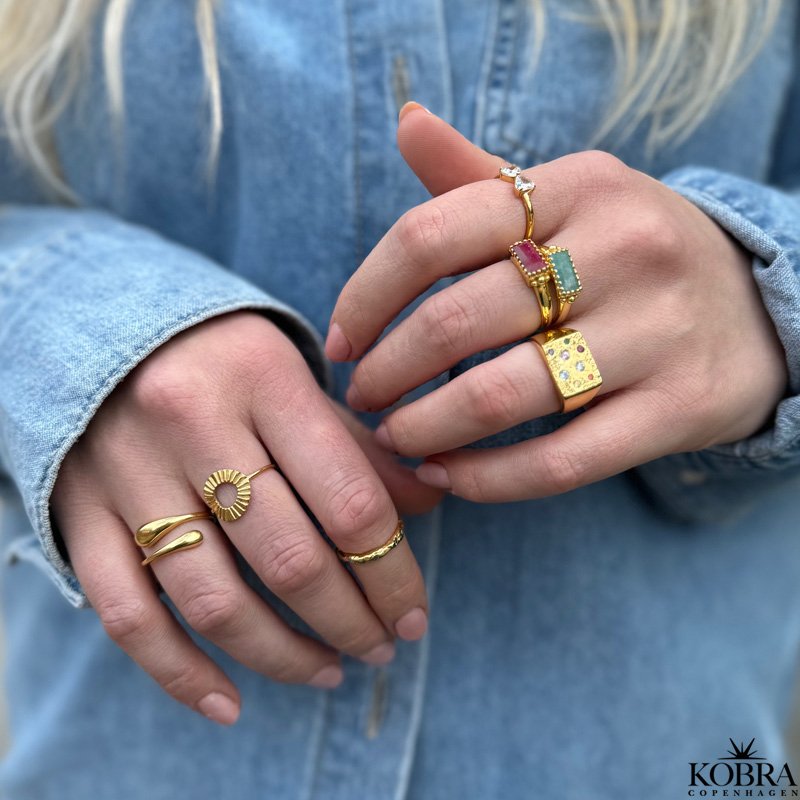 "Boa" slangeformet ring i guld