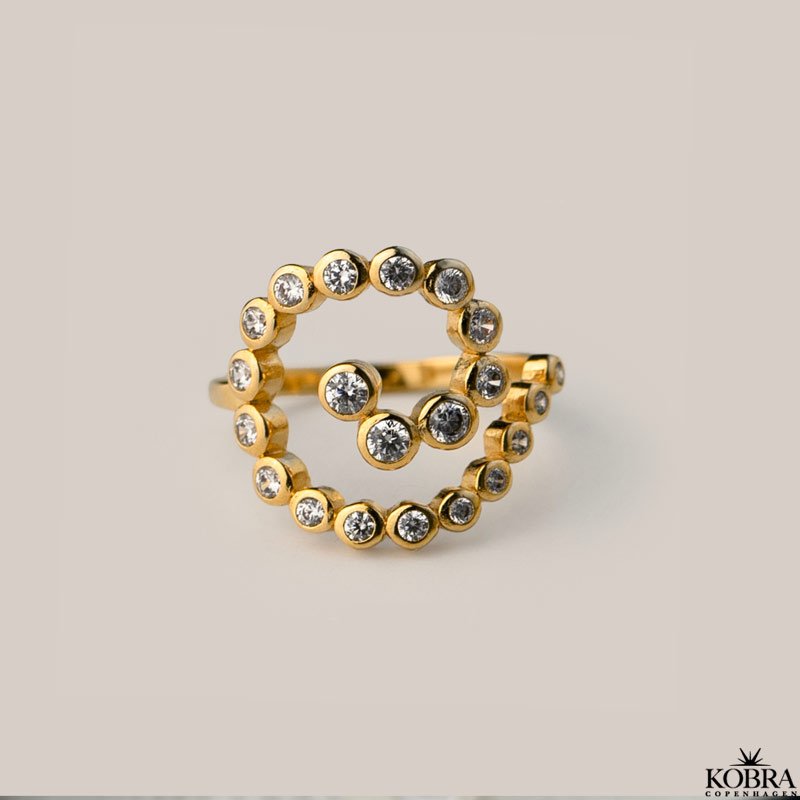 "Pool" smuk guld ring med hvide zirkonia sten