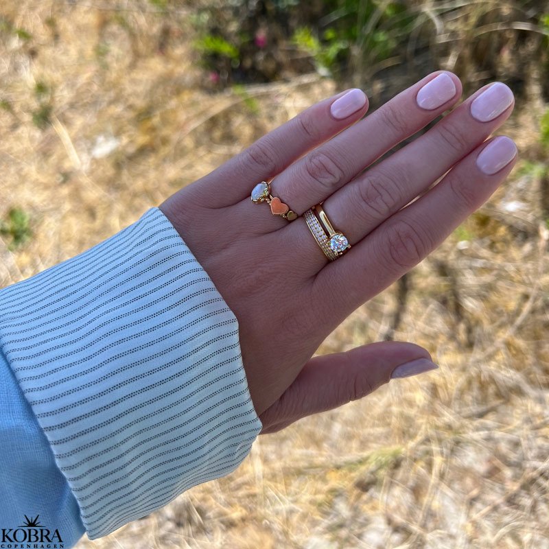 "Lila" enkel guld ring med hjerter