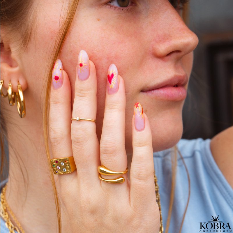 "Frida" enkel 18 karat forgyldt ring med hvid zirkonia