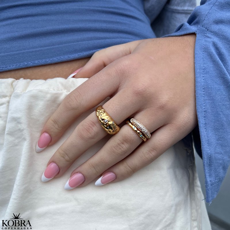 "Luna" stor chunky guld ring med hvide sten
