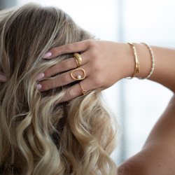 "Frida" enkel 18 karat forgyldt ring med hvid zirkonia