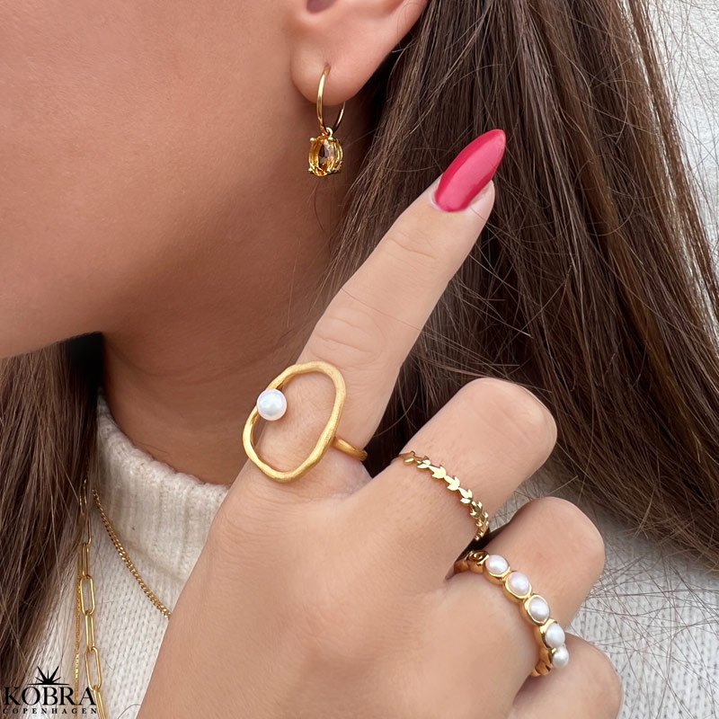 "Cookie" 18 karat forgyldt ring med gte ferskvandsperler