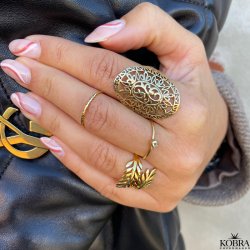 "Lucy" enkel guld ring med blgrn eller lilla sten