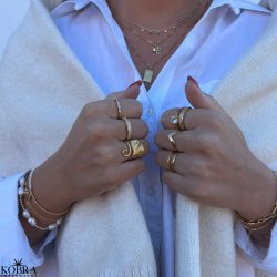 "Lennox" Hndlavede V ring i guld