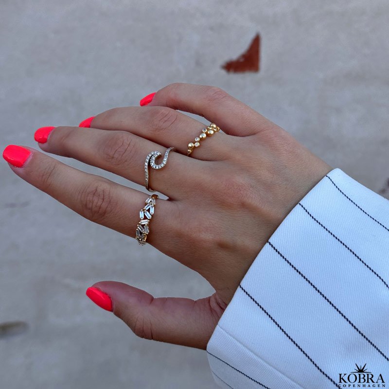 "Romina" guld ring spkket med hvide sten