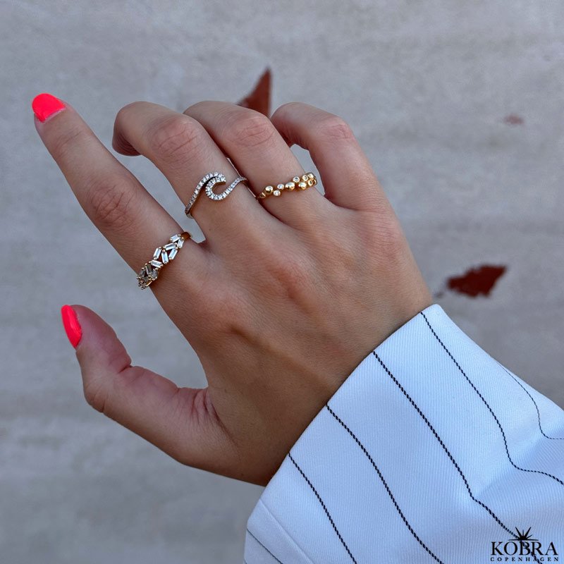 "Romina" guld ring spkket med hvide sten