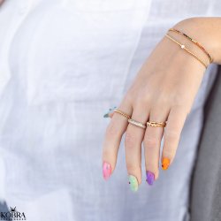 "Fiona" 18 karat forgyldt ring med sm blade og lille zirkonia sten