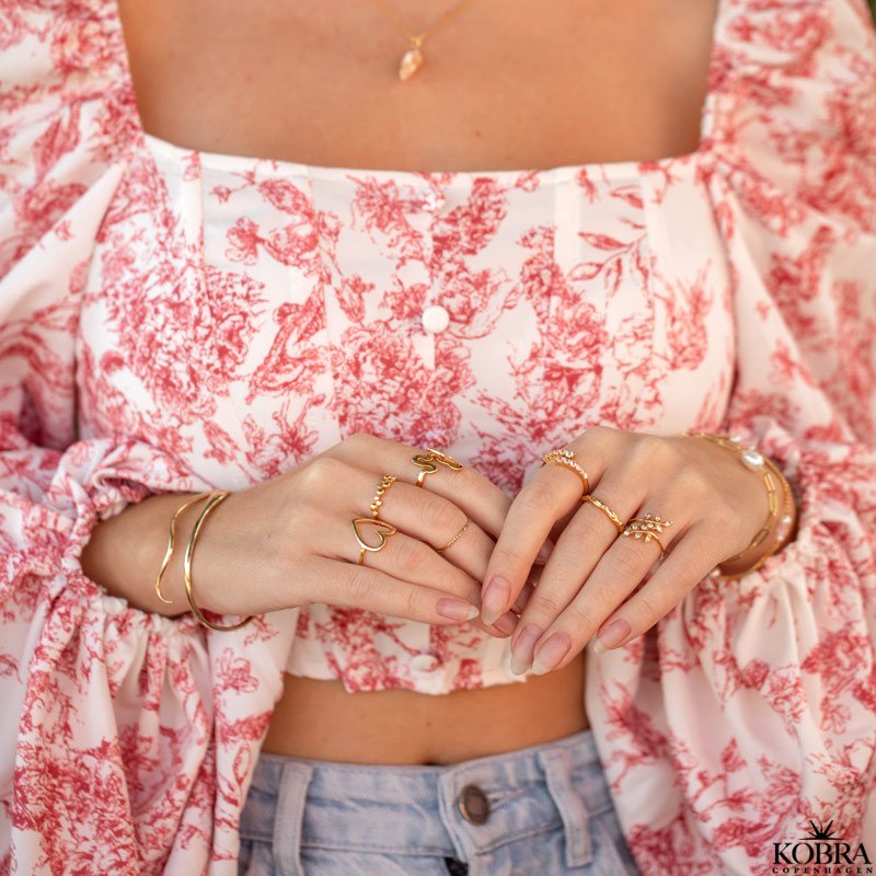 "Adine" guld ring med sten