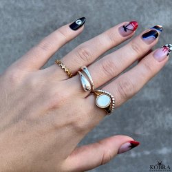 "Flora" gold ring with mother of pearl